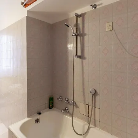 Casa Chanel A Marina Di Carrara